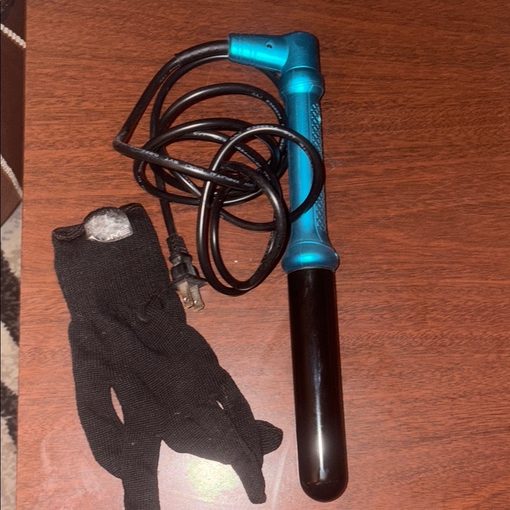 NuMe 32mm curling wand - turquoise - with heat glove.